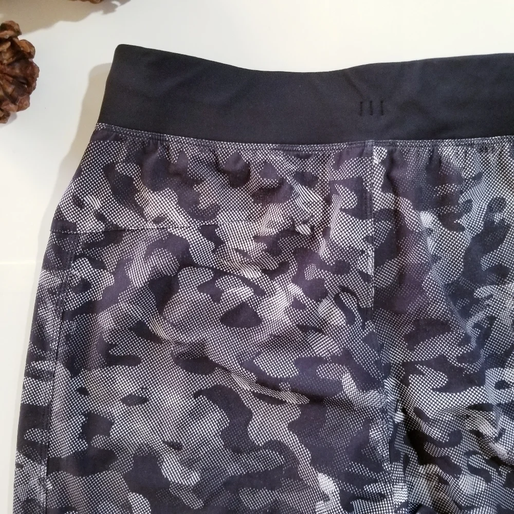 LULULEMON | T.H.E Short Linerless 9” Short Variegated Mesh Camo Black